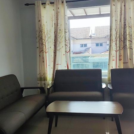 Bbt Double Storey Balcony Bukit Tinggi Home Klang Exterior foto